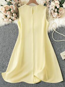 SHEIN Essnce Plus-Size Women's Summer Light Yellow Dress,Smart Casual Tea Party Short Dress,Fashionable Loose Comfortable Everyday Basic Versatile Curve Outfits - Light Yellow - View 2
