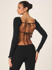 Missguided x Playboy 长袖露肩短款上衣，后背系带设计，黑色露肩logo T恤，适合秋冬季休闲街头服饰。 - 黑色 - 查看 2