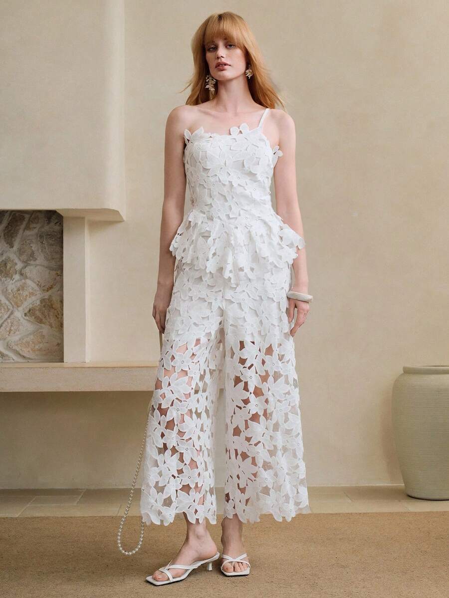 Arave 女士A字高腰镂空刺绣花卉喇叭裤，不对称设计，适合日常通勤 - 白色 - 查看 1