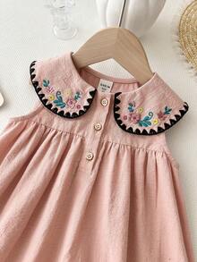 SHEIN LMoss Kids 女婴花卉刺绣图案彼得潘领半开襟无袖连衣裙 - 粉色 - 查看 4