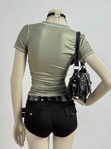 EgrlEra Áo thun nữ thời trang cổ chữ V màu xanh quân đội, trang trí kim loại - xanh quân đội - Xem 3