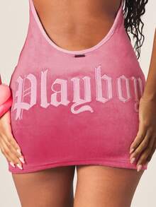Missguided x Playboy 露背吊带粉色迷你连衣裙，哥特式文字印花，适合派对、夜店、夜间外出等夏季时尚场合 - 粉色 - 查看 3