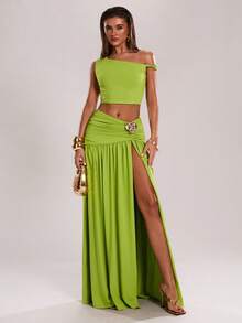 SHEIN BAE 两件套女士度假休闲纯色绿色露肩短款上衣搭配腰部褶皱金属装饰开衩裙摆半身裙，绿色套装，度假套装，海滩度假，优雅度假两件套，休闲外出，约会，早午餐 - 綠色 - 查看 3