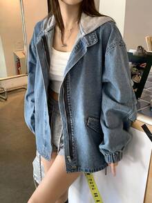 DAZY Áo khoác denim nữ kiểu Hàn Quốc phối màu có mũ trùm đầu, chất liệu denim mài. - Màu xanh lam - Xem 1