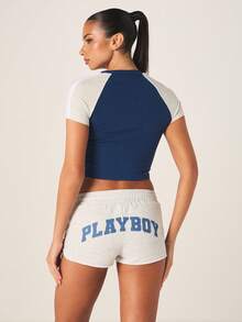 Missguided x Playboy Camiseta ajustada de bebé con mangas raglán, estampado de estrellas y número de varsity, top corto de estilo casual de calle para el verano - Azul - Ver 3
