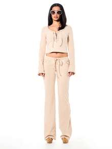 SUMWON WOMEN 女士长袖镂空系带圆领上衣，配有抽绳和金属孔眼，适合秋冬休闲装扮 - 卡其色 - 查看 3