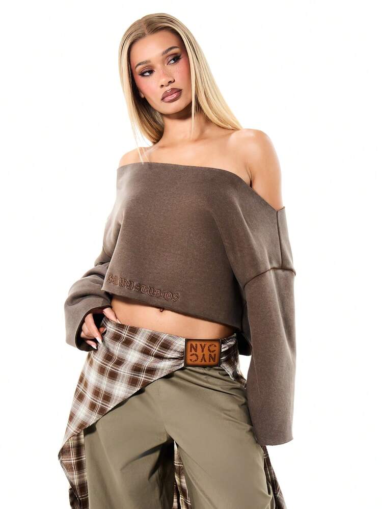 SUMWON WOMEN Off Shoulder Sweatshirt With Embroidered Text