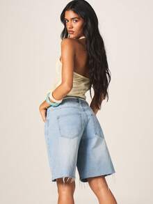 MISSGUIDED 女士长款低腰百慕大牛仔短裤，腰部抽绳设计，休闲夏季宽松版型，浅蓝色毛边裤脚 - 淺色水洗藍 - 查看 3