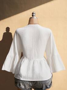 SHEIN ICON Top ajusté blanc à manches évasées, patchwork de tissu texturé, décolleté en V, style bohème, pour les festivals de musique, les vacances à la plage, décontracté et élégant, taille grande pour femmes, printemps/été - Blanc - Voir 2