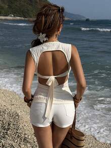 Elyressa Débardeur femme chic français à col rond plissé, texturé, sans manches, dos nu, avec nœud papillon - Nude - Voir 9