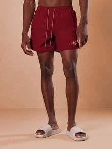 SUMWON Shorts de playa burdeos para hombres con cordón, ajuste regular, bajo curvo, traje de baño para vacaciones de verano - Rojo - Ver 5