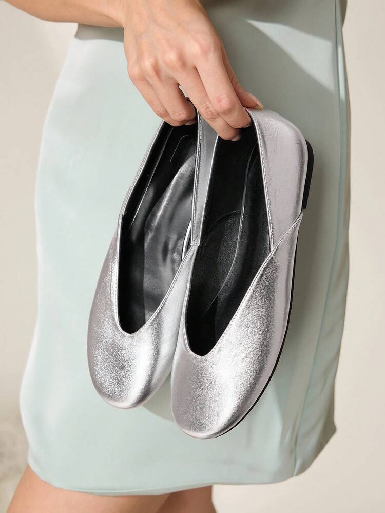 CUCCOO CHICEST Women's Flat-Soled Shoes, Low Vamp PU Material, Slip-On Round Toe Silver Ballet Flats, Mary Jane Silver Flats, Elegant Women's Flats, Light, Comfortable And Versatile, Casual, Suitable For Daily Commuting/Christmas Thanksgiving/Prom Party/Outside Women's Shoes Summer Shoes Wedding Shoes Bride Shoes