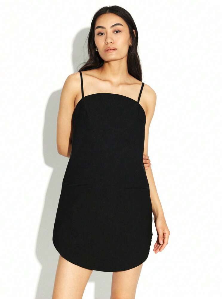 Sukienka mini KSTM bez rękawów w kolorze czarnym, dopasowana, z zaokrąglonym dołem, na ramiączkach spaghetti, na imprezę, wieczór, do klubu, na letnią randkę