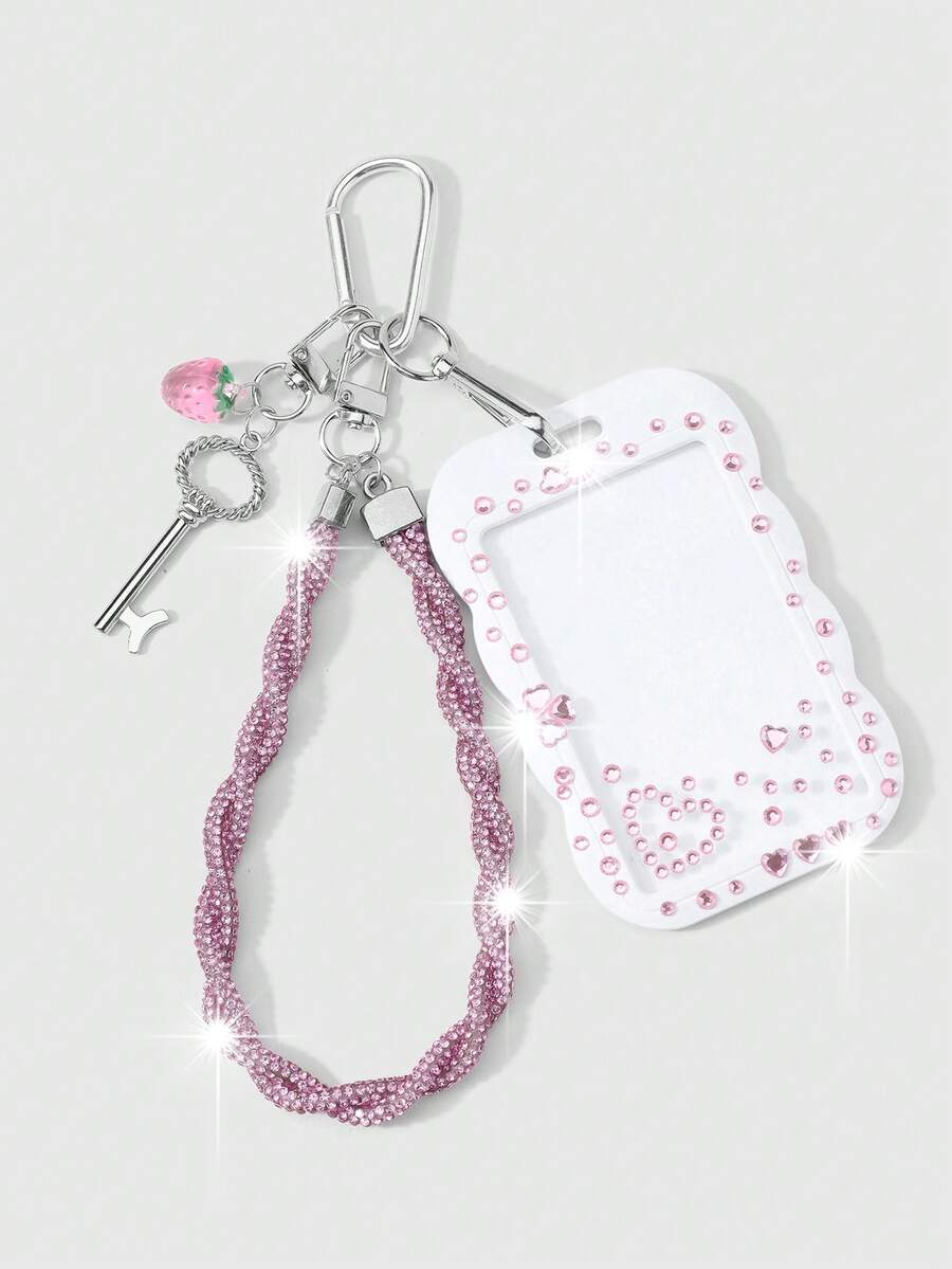 ROMWE Kawaii 1 Nuevo Ins Lujo Exquisito Dulce Chica Alto Valor Rosa Resina Fresa Rosca Llave Brillante Rhinestone Suave Cerámica Diamante Cuerda Muñequera "Modelo de joyería de diamantes DIY" Gratis Un Pegatina de Rhinestone de Amor, Cubierta deslizante de encaje ondulado blanco de acrílico Tarjeta de campus Tarjeta de cubierta Tarjeta de estrella Tarjeta de viaje Cubierta de tarjeta de tráfico Accesorios de llavero DIY Bolso Colgante Colgante, Adecuado para trabajadores de oficina, estudiantes, fanáticos de fiestas, uso diario, regalos de vacaciones - Rosa - Ver 1