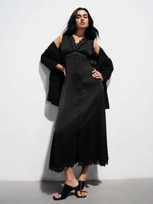 Aveloria Modichic 黑色蕾丝边V领无袖连衣裙，修身剪裁，缎面面料，优雅风格，奢华质感，性感元素点缀，适合正式场合、派对、庆典、都市夜生活。精致蕾丝点缀，轻盈顺滑的质地。是高端晚宴、正式聚会、约会和特殊场合的理想之选，彰显优雅魅力和时尚品味。 - 黑色 - 查看 7