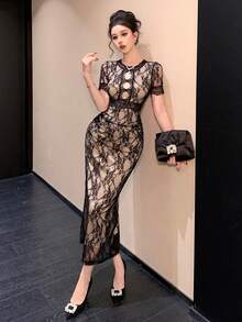 Joudiya 春夏黑色碎花蕾丝连衣裙，优雅百搭，适合情人节、婚礼、派对、时尚活动等场合，修身剪裁，及膝长度，短袖，高开衩设计，女士连衣裙 - 黑色 - 查看 2
