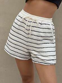 Livesso Quần short nữ dáng suông kẻ sọc phối ren tương phản, thích hợp cho mùa xuân, hè, ngày Valentine, đám cưới, đi biển. - Màu be - Xem 5