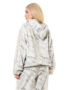 SUMWON WOMEN sweat-shirt à capuche oversize pour femmes avec imprimé serpent, clous et cordon de serrage. Avec poche centrale. Style streetwear - Nude - Voir 2