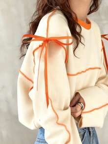 FRIFUL Áo thun dài tay nữ dáng rộng cổ tròn phối màu tương phản có nơ - Màu be - Xem 4