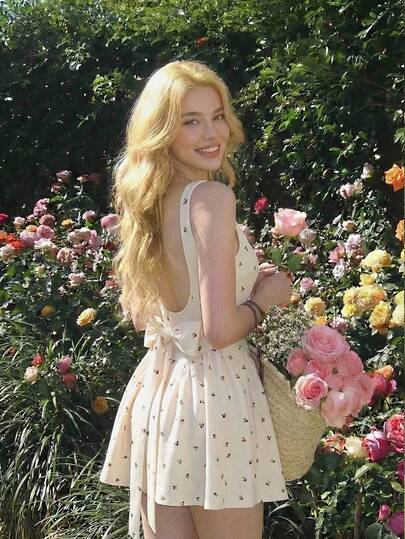 SHEIN MOD 女士夏季迷你连衣裙，饰有碎花图案，腰部收紧，后背系有蝴蝶结。