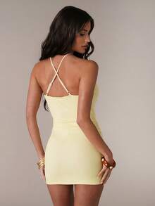 SHEIN BAE Damen Lässig Urlaubs einfarbiges gelbes Kleid mit tiefem V-Ausschnitt, Rüschensaum, Neckholder und offenem Rücken, Mini-Länge, geeignet für Strandurlaub, Treffen mit Schwestern, Cocktailparty, Brunch, Geburtstag, Hochzeit, gelbes Kleid, sexy gelbes Kleid - Gelb - Übersicht 2