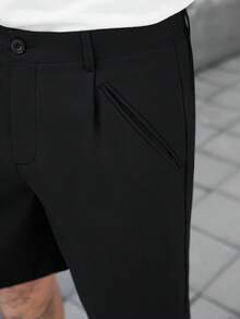 Manfinity CasualCool 男士休闲短裤新品上市，黑色面料舒适，ins风，复古韵味，实用口袋，简约百搭，适合日常穿着、夏季穿搭、休闲外出和约会，休闲短裤，送男友或老公的必备单品，Y2K风格 - 黑色 - 查看 5