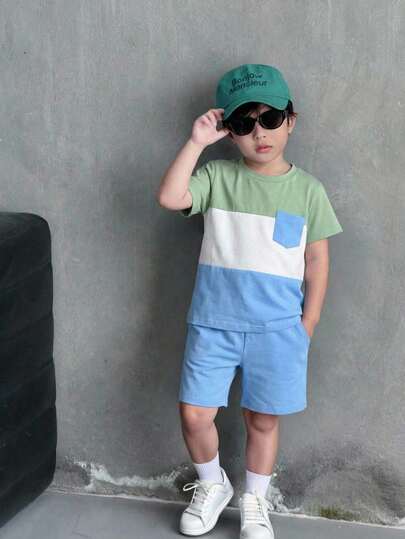 SHEIN Set de 2 piezas Camiseta de cuello redondo casual y versátil con bolsillo de contraste y pantalones cortos para niños pequeños, adecuado para primavera/verano, uso diario, deportes, salidas, escuela, reuniones, festivales, actuaciones y sesiones de fotos