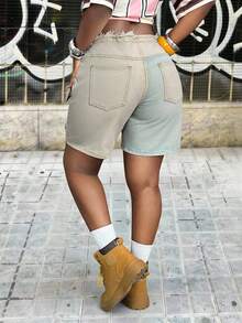 Slaydiva Quần short denim nữ phối màu tương phản, có tua rua ở eo và túi. - Màu Khaki - Xem 3