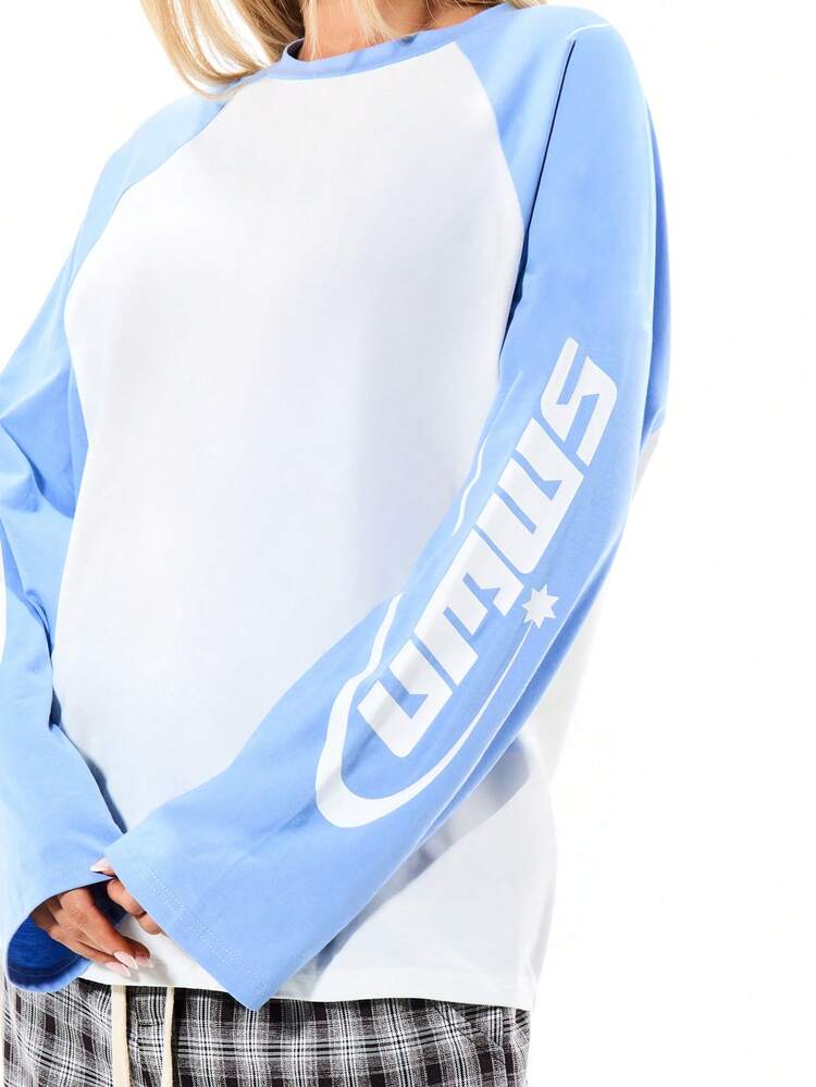 SUMWON WOMEN Camiseta raglan de manga comprida com blocos de cores e estampa de logotipo.