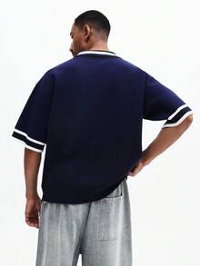 SUMWON 男士宽松落肩针织海军蓝 Polo 衫，饰有白色撞色滚边和数字 10 印花，休闲纽扣上衣 - 藍色 - 查看 2