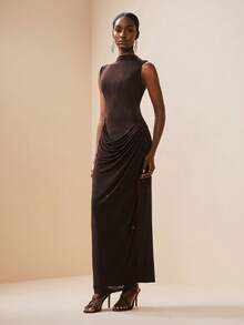 Zivah Đầm dệt kim dài thanh lịch cho kỳ nghỉ năm 2026, với điểm nhấn là phần eo xếp ly độc đáo và vạt áo bất đối xứng. - màu nâu - Xem 5