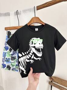 SHEIN 两件套男童卡通恐龙印花彩色短裤和圆领短袖T恤套装，休闲舒适，百搭，适合日常穿着、外出、户外活动、度假、海滩旅行、夏季、春季和夏季。 - 彩色 - 查看 4