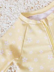 SUMWON 女童长袖防晒连体泳衣，白色小碎花印花，前拉链设计，适合夏季海滩、游泳池活动 - 黃色 - 查看 4
