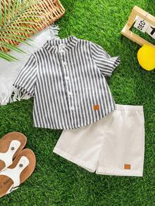 SHEIN 2件套男童休闲舒适百搭条纹立领短袖衬衫和短裤套装 - 黑色 - 查看 10