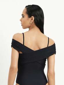 KSTM 女士露肩交叉垂褶连体泳衣，细肩带，适合海滩泳池夏季度假泳装 - 黑色 - 查看 2