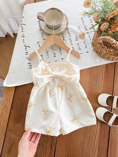 SHEIN LMoss Kids 1 pieza Mono a rayas con estampado todo sobre y lazo, lindo y sencillo para bebé niña. Adecuado para fiestas de cumpleaños, fiestas de noche, actuaciones, bodas, bautizos, ceremonias de apertura, uso diario, escuela, salidas y temporadas de otoño/invierno.