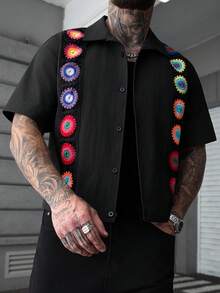 SLATEMANN 男士休闲短袖纽扣衬衫，适合日常通勤、男士蕾丝网眼衬衫、男士复古风、日常休闲、周末旅行、户外活动、探险旅行、轻松的工作环境或半正式场合、送给男友/丈夫的礼物、周年纪念/生日礼物、派对、夏季假期、婚礼、春夏、复活节等场合。男士黑色短袖衬衫，饰有彩色钩针花朵细节，休闲纽扣上衣，男士钩针衬衫，黑色彩色钩针衬衫，街头风纽扣衬衫，墨西哥风纽扣衬衫，男士墨西哥衬衫 - 黑色 - 查看 1