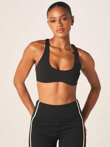 MISSGUIDED حمالة صدر رياضية للنساء بياقة على شكل حرف V عميقة باللون الأسود وتصميم ظهر سباق للأنشطة النشطة والتدريب في الجيم - الأسود - مشاهدة 3