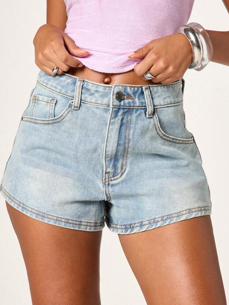 MISSGUIDED Women's High Rise Light Wash Denim Shorts Classic Five Pocket Design Casual Summer Everyday Essential Wardrobe Staple