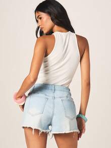 MISSGUIDED Quần short denim cạp cao rách rưới với gấu quần tua rua và các chi tiết rách, thích hợp cho các lễ hội mùa hè. - Rửa nhẹ - Xem 3