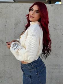 Bearsaez 女士蜜蜂刺绣落肩半高领毛衣、长袖上衣 - 杏色 - 查看 5