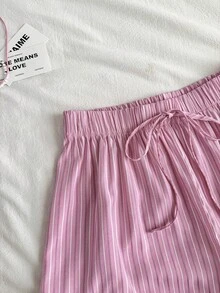 Sweetra Quần short nữ kẻ sọc nhiều màu sắc, thích hợp cho đi biển, kỳ nghỉ, mùa xuân, hè, thu, đông, dự tiệc, đi làm, dạo phố, du lịch, màu hồng, dễ thương, ngọt ngào, thời trang, quần short viền bèo hai lớp, quần short thắt nơ bất đối xứng. - Hồng - Xem 6