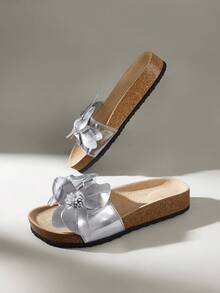 女士时尚厚底拖鞋，适合春夏季节、假期、春假、复活节、圣诞节等各种场合穿着。 - 銀色 - 查看 3