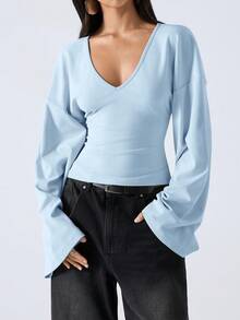 LYSMO 这款2026年新款简约百搭女士春季纯色喇叭袖衬衫，适合通勤、圣诞节、新年、感恩节、毕业典礼等各种场合。它优雅时尚，是居家休闲的理想之选。深V领设计和蓝色调，带来舒适放松的穿着体验。 - 藍色 - 查看 5