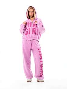 SUMWON WOMEN 女士粉色水洗印花“That Girl”图案全拉链连帽衫，带抽绳和中央口袋，长袖休闲街头风上衣 - 粉色 - 查看 5