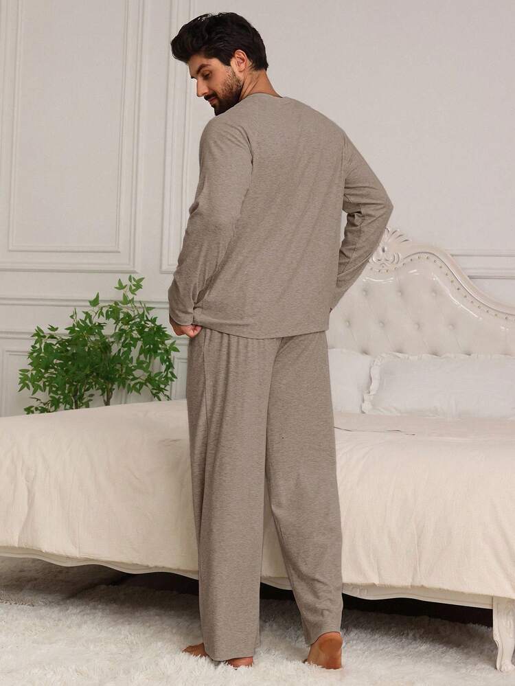 Grey T-Shirt Paired With Men's Casual Loungewear Set, Autumn