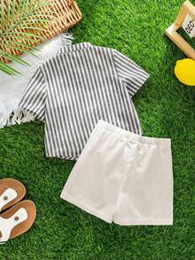 SHEIN 2件套男童休闲舒适百搭条纹立领短袖衬衫和短裤套装 - 黑色 - 查看 3