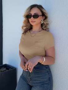 Jeta Ari Camiseta feminina casual de verão com bordado de coração, gola redonda, manga curta, estilo antigo, roupa de trabalho feminina casual para negócios - Castanho Café - Ver 3