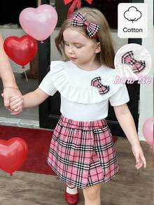 SHEIN Elladie kids 两件套女童休闲新款T恤套装，正面可爱粉色格子图案3D蝴蝶结设计，白色罗纹针织荷叶边T恤，搭配粉色格子开衩短裙，适合可爱、俏皮、休闲、舒适的日常穿着，也适合上学、郊游、海滩、派对等场合。春夏两件套儿童套装，格子裙，女童夏季格子裙，幼儿女童可爱复古风蝴蝶结套装，女童服装裙装套装 - 彩色 - 查看 9