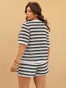 Elaquor Completo estivo casual da donna taglie forti con top a righe e pantaloncini, set 2 pezzi, outfit corto per vacanze - Bianco e nero - Visualizzare 2